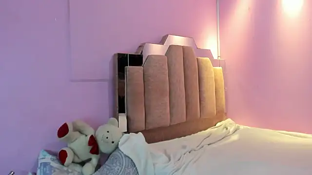 LoveQueen2 online show from December 5, 2025, 11:52 am