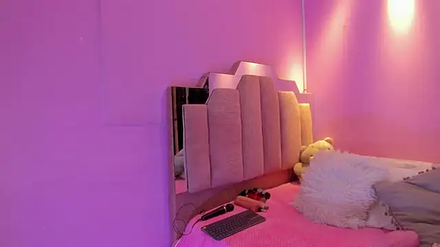 LoveQueen2 online show from January 7, 2026, 11:56 am