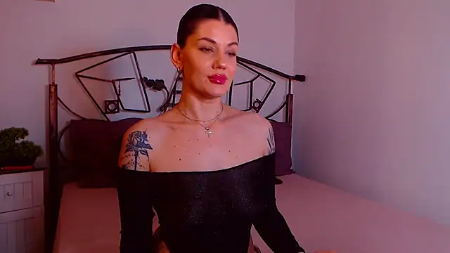 YvonneEverlee online show from January 8, 2026, 8:33 pm