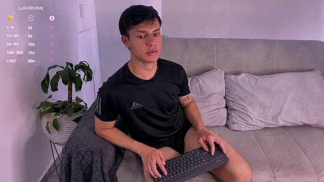 Snapshot of Alexxblue chatting on November 12, 2025, 4:40 pm Alexxblue online show from November 12, 2025, 4:40 pm