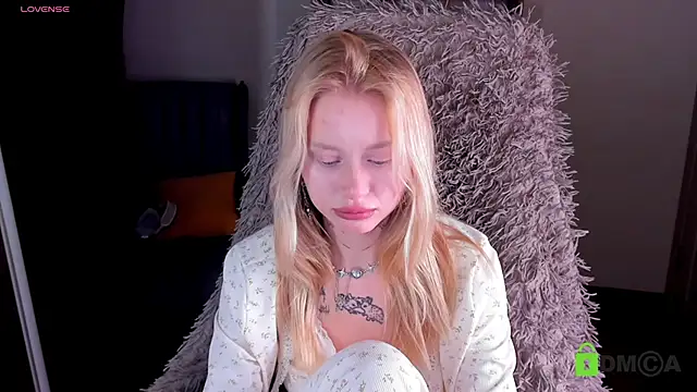 MalenaErnman online show from January 8, 2025, 1:41 pm