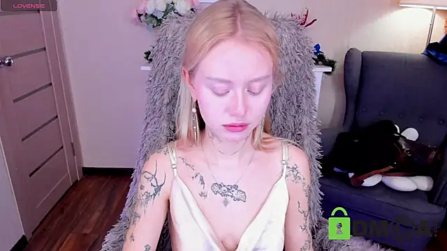 MalenaErnman online show from January 12, 2025, 10:34 am