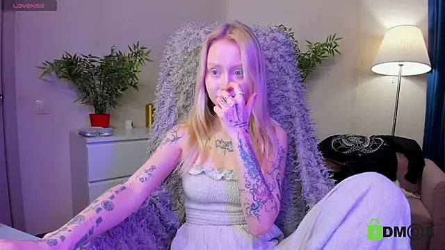 MalenaErnman online show from January 25, 2025, 10:40 am