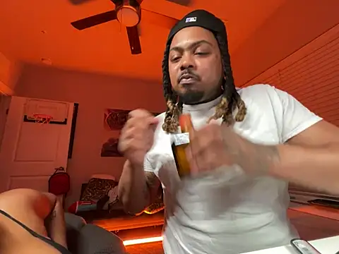 4EVAGLACIERS online show from March 28, 2026, 1:49 am