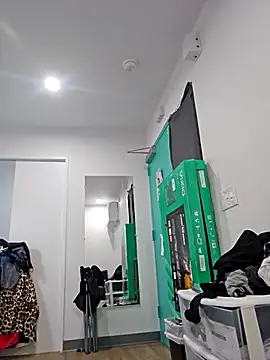 Iliketocooksquirt25 online show from September 28, 2025, 4:18 am