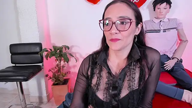 Jessica Herrera  online show from November 7, 2025, 9:48 pm