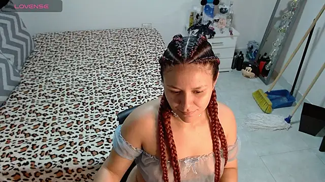 Snapshot of soniafuckboobs chatting on February 17, 2026, 12:29 am soniafuckboobs online show from February 17, 2026, 12:29 am