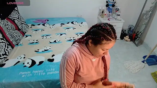 Snapshot of soniafuckboobs chatting on February 19, 2026, 12:23 pm soniafuckboobs online show from February 19, 2026, 12:23 pm