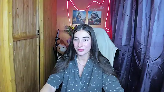 Snapshot of Fiery_Brunette_ chatting on December 25, 2024, 6:30 pm Fiery Brunette online show from December 25, 2024, 6:30 pm