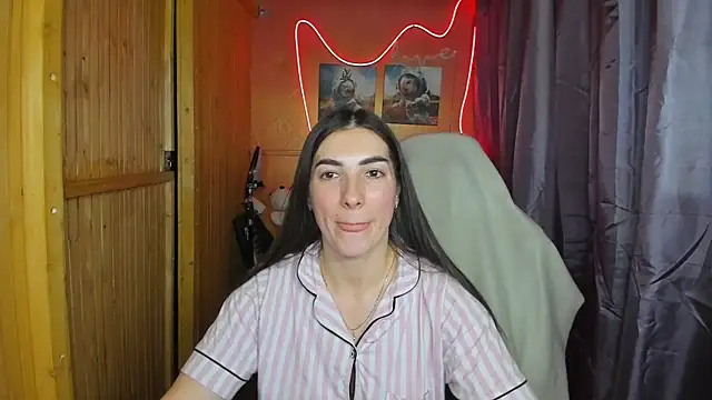 Snapshot of Fiery_Brunette_ chatting on February 18, 2025, 9:43 am Fiery Brunette online show from February 18, 2025, 9:43 am