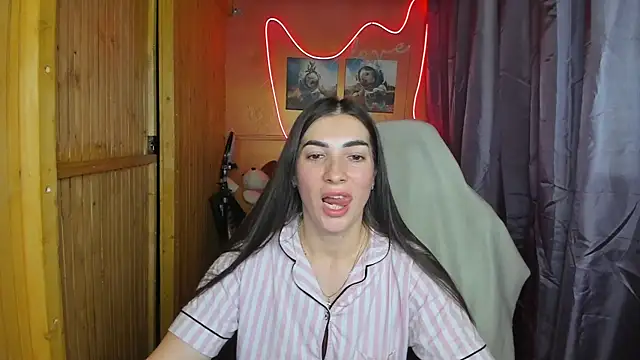 Snapshot of Fiery_Brunette_ chatting on February 19, 2025, 3:27 pm Fiery Brunette online show from February 19, 2025, 3:27 pm