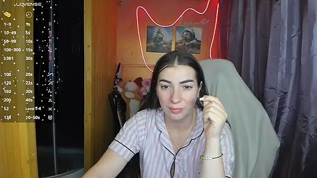 Snapshot of Fiery_Brunette_ chatting on March 3, 2025, 4:14 am Fiery Brunette online show from March 3, 2025, 4:14 am