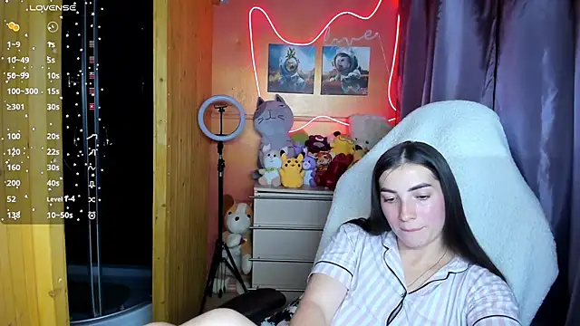 Snapshot of Fiery_Brunette_ chatting on September 18, 2025, 9:44 am Fiery Brunette online show from September 18, 2025, 9:44 am