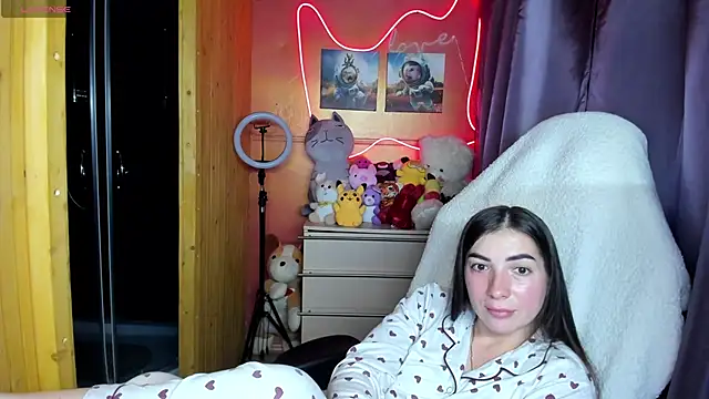 Snapshot of Fiery_Brunette_ chatting on September 24, 2025, 10:18 am Fiery Brunette online show from September 24, 2025, 10:18 am