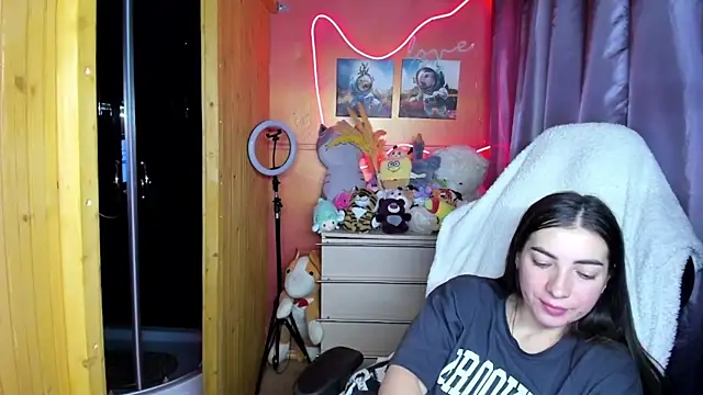 Fiery Brunette  online show from April 12, 2026, 9:58 am