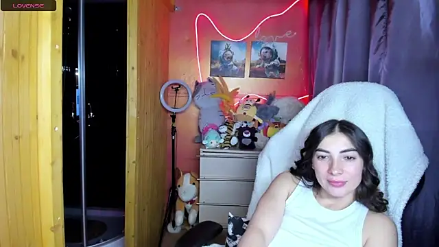 Fiery Brunette  online show from May 23, 2026, 4:44 pm
