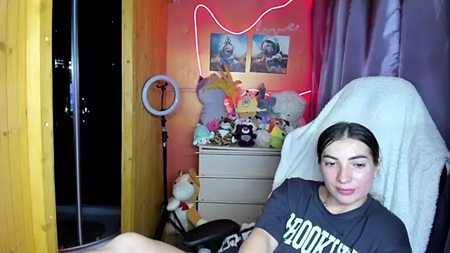 Snapshot of Fiery_Brunette_ chatting on June 18, 2026, 12:31 pm Fiery Brunette online show from June 18, 2026, 12:31 pm