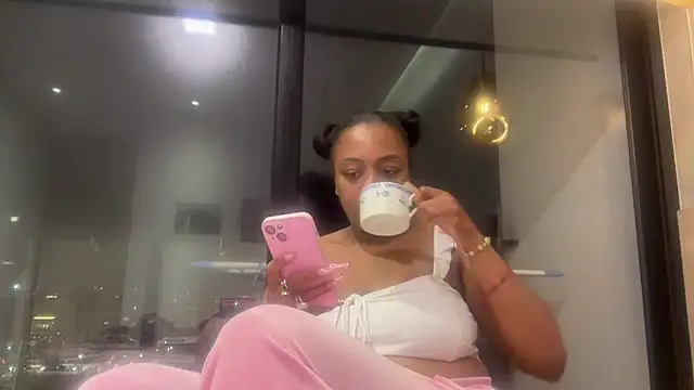 Snapshot of ChocolateCakeQueen chatting on June 25, 2026, 1:38 am ChocolateCakeQueen online show from June 25, 2026, 1:38 am