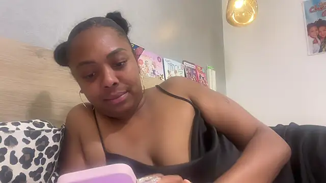 Snapshot of ChocolateCakeQueen chatting on June 26, 2026, 2:49 am ChocolateCakeQueen online show from June 26, 2026, 2:49 am