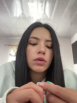 hannahb-e online show from February 1, 2025, 4:44 pm