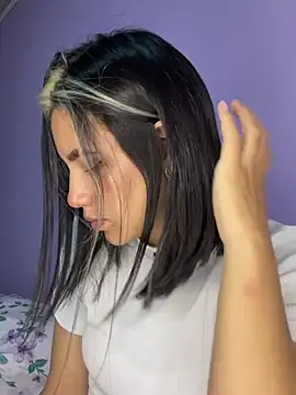 hannahb-e online show from March 4, 2025, 10:49 pm