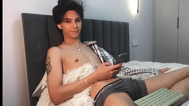 Snapshot of k0sta_ chatting on February 10, 2025, 5:30 pm k0sta  online show from February 10, 2025, 5:30 pm