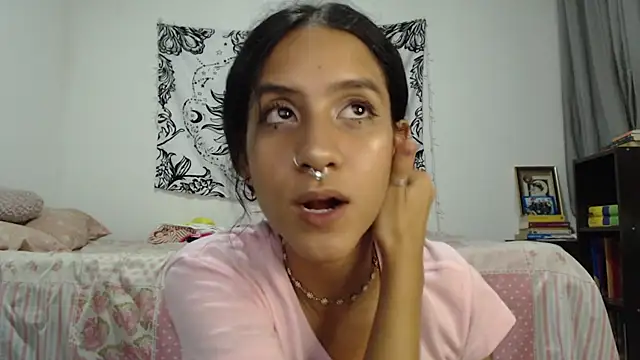 Snapshot of AlinaWoolf_ chatting on December 4, 2024, 2:42 am AlinaWoolf  online show from December 4, 2024, 2:42 am