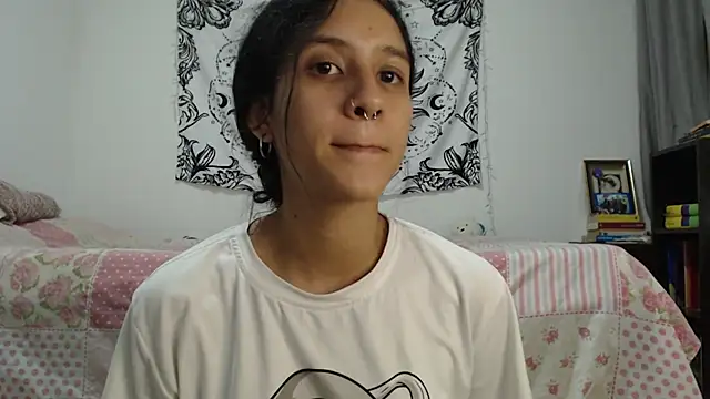 Snapshot of AlinaWoolf_ chatting on January 3, 2025, 11:44 pm AlinaWoolf  online show from January 3, 2025, 11:44 pm