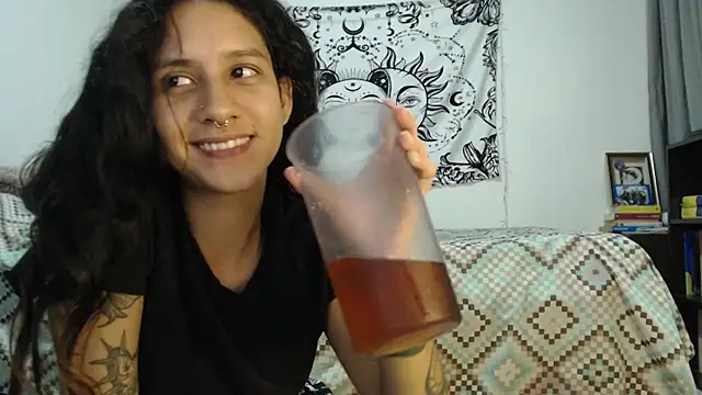 Snapshot of AlinaWoolf_ chatting on February 4, 2025, 2:39 am AlinaWoolf  online show from February 4, 2025, 2:39 am