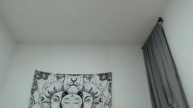 Snapshot of AlinaWoolf_ chatting on February 4, 2025, 5:42 am AlinaWoolf  online show from February 4, 2025, 5:42 am