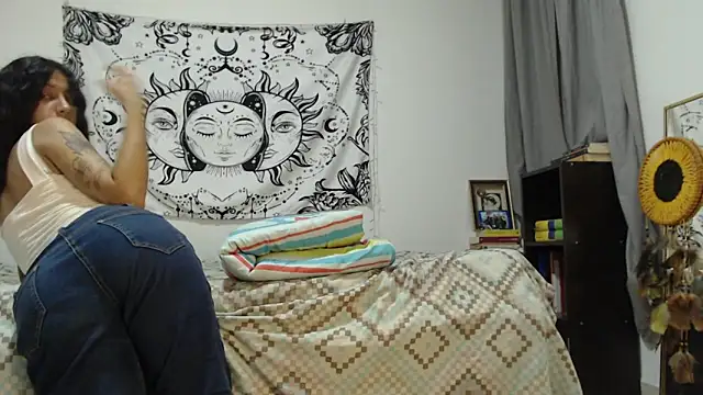 Snapshot of AlinaWoolf_ chatting on March 11, 2025, 5:05 am AlinaWoolf  online show from March 11, 2025, 5:05 am