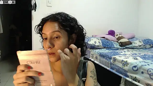 Snapshot of AlinaWoolf_ chatting on September 19, 2025, 11:38 pm AlinaWoolf  online show from September 19, 2025, 11:38 pm