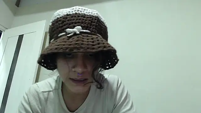 AlinaWoolf  online show from May 12, 2026, 6:21 am