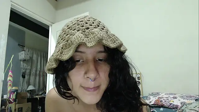 Snapshot of AlinaWoolf_ chatting on June 4, 2026, 6:19 am AlinaWoolf online show from June 4, 2026, 6:19 am