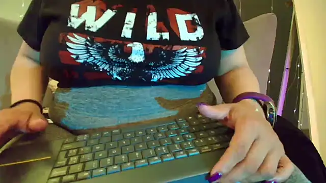 Sammy owens  online show from February 2, 2025, 6:42 pm