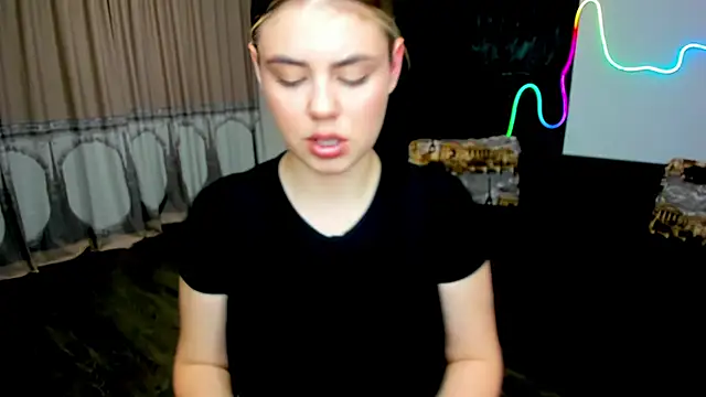 IsabellaBler online show from October 8, 2025, 11:52 am