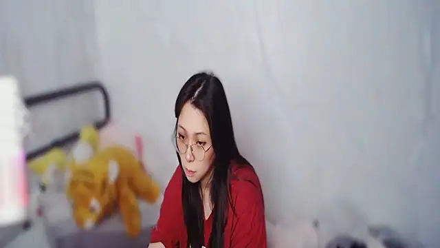 mememe 1006  online show from April 4, 2026, 8:50 pm