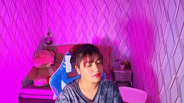 NicolleTaylor online show from February 22, 2026, 4:13 am