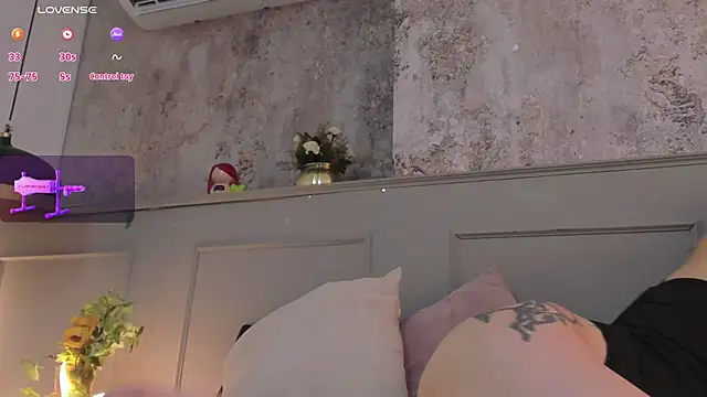 Snapshot of Tifany_wow chatting on March 7, 2025, 8:44 pm Tifany wow online show from March 7, 2025, 8:44 pm