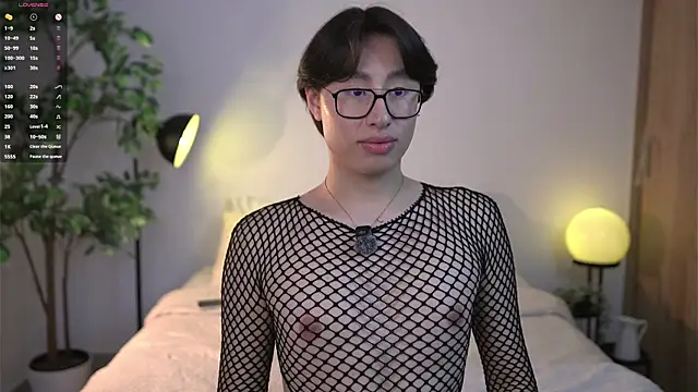 SrLuis18 online show from April 17, 2026, 10:46 pm