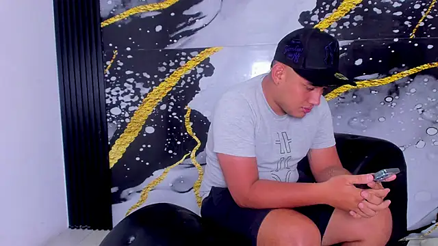 sweethot    online show from September 27, 2025, 1:38 pm