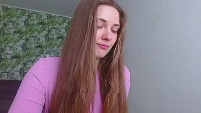 Snapshot of Olivia_shine chatting on April 19, 2026, 4:12 am Olivia shine online show from April 19, 2026, 4:12 am