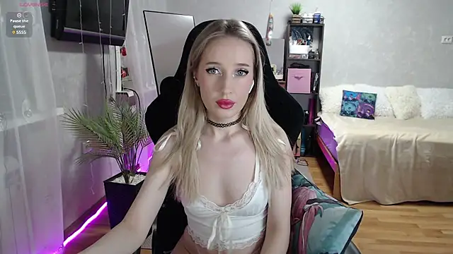 Little Soph online show from January 25, 2025, 12:17 am