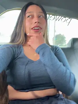 kiaraowen online show from March 21, 2025, 8:40 pm