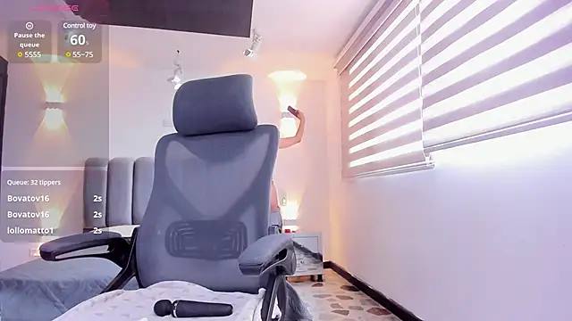 AnaRuiz online show from March 1, 2025, 3:38 pm