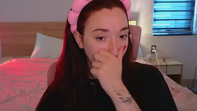 YasmineWest online show from April 14, 2026, 7:47 am