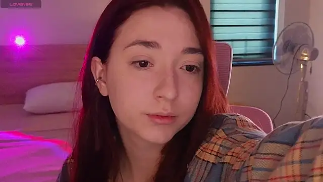 Snapshot of YasmineWest chatting on May 1, 2026, 12:37 am YasmineWest online show from May 1, 2026, 12:37 am