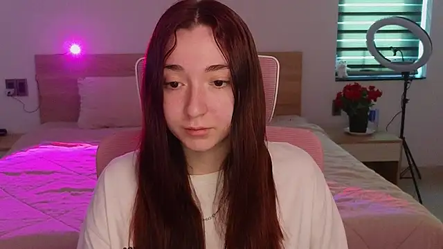 Snapshot of YasmineWest chatting on May 8, 2026, 12:38 am YasmineWest online show from May 8, 2026, 12:38 am