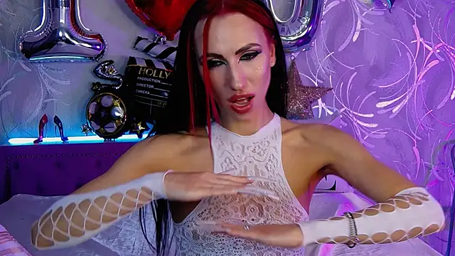 Snapshot of MeganLuxstar chatting on June 1, 2026, 11:50 pm MeganLuxstar online show from June 1, 2026, 11:50 pm