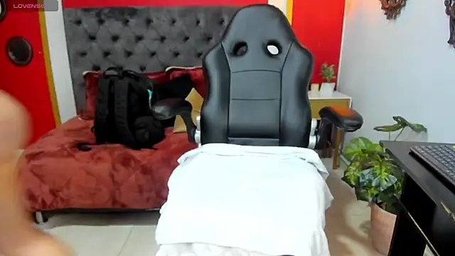 Snapshot of Tisha__lau chatting on February 25, 2025, 1:39 pm Tisha  lau online show from February 25, 2025, 1:39 pm